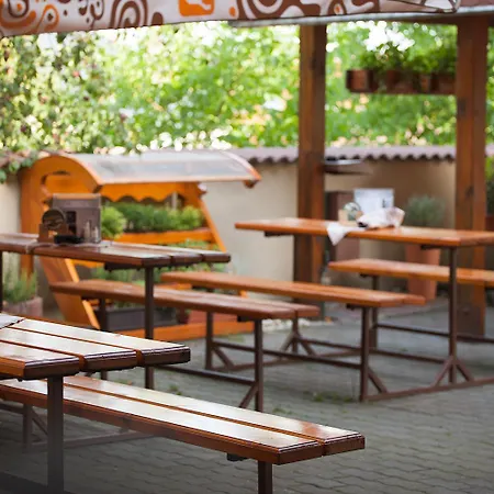 Penzion U Hromadov - V Sukromi Rajecka Lesna